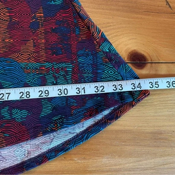 LuLaRoe Perfect T Multicolor Short Sleeve Scoop Neck Top Size L - Picture 9 of 13